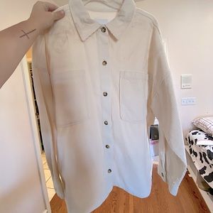 White shaket/jacket NWT. Size medium! (A little oversized)